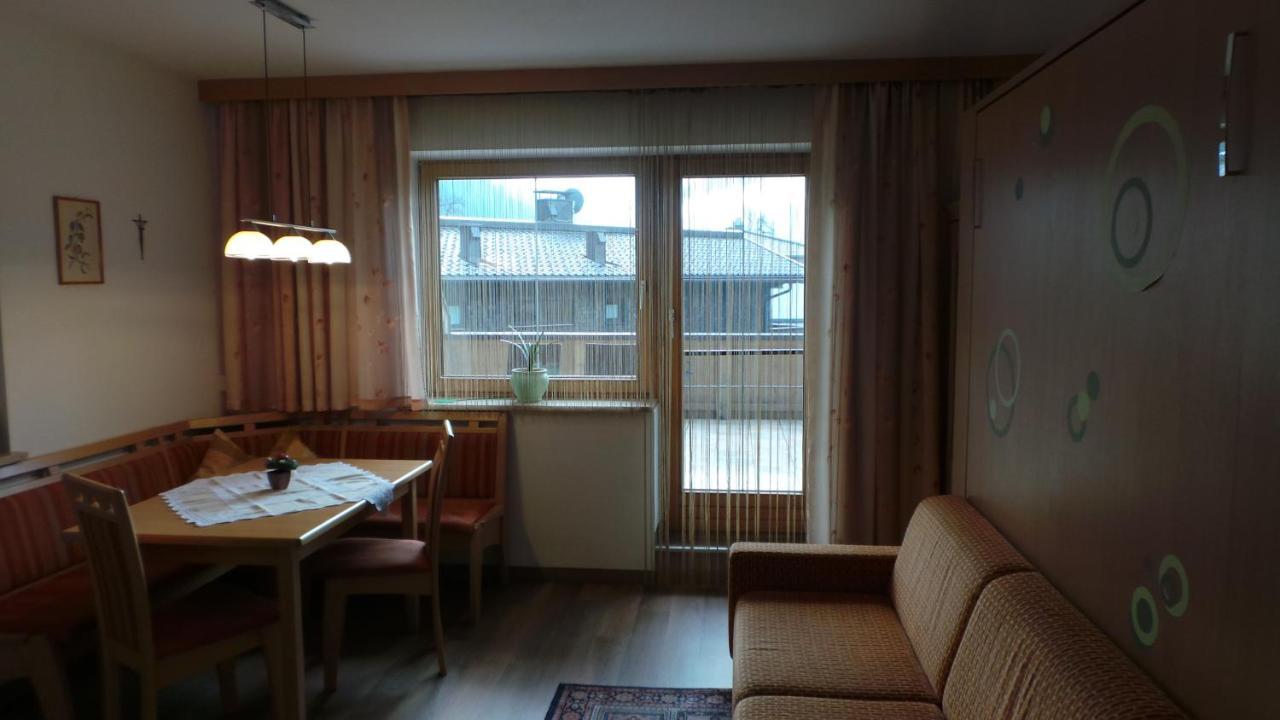 Sonnenappartement Mayrhofen Ruang foto